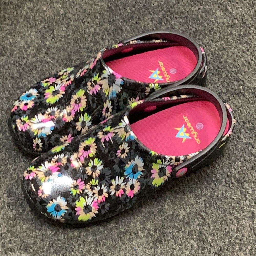 Women’s scrub shoes